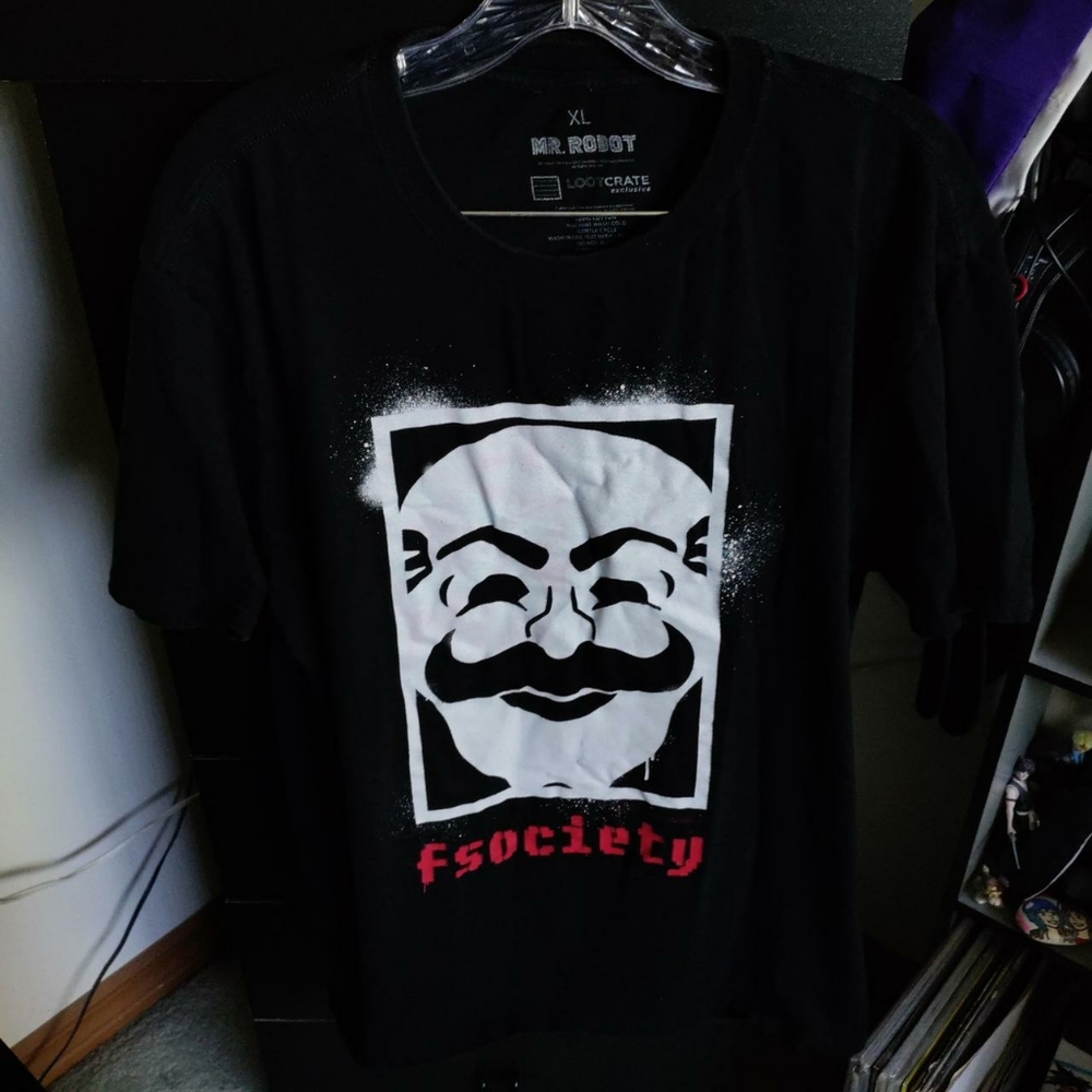 Mr. Robot Lootcrate t shirt